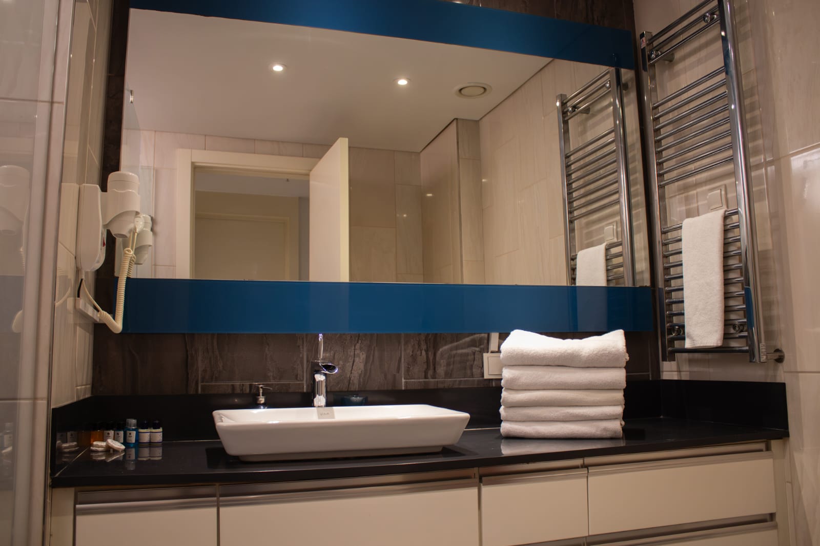 3 Bedroom Family Suite - Image 9
